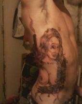 check out her sleeve... tattoo
