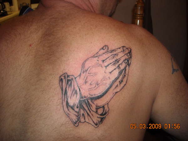 hands tattoo