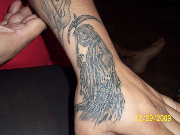 left hand tattoo