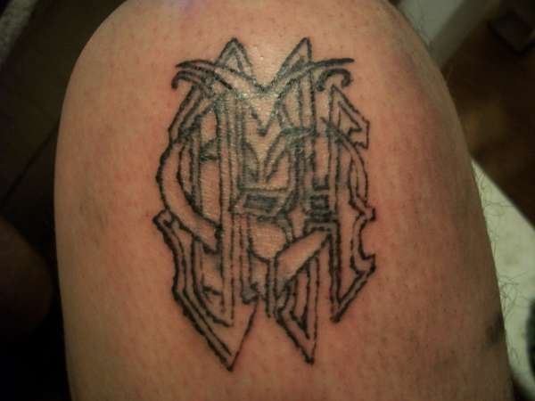 H D outline tattoo