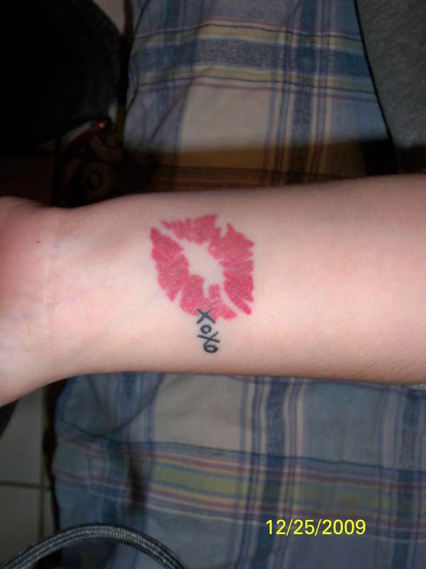 xoxo lips tattoo