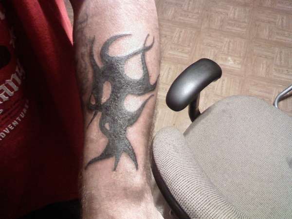 tribal/arm tattoo