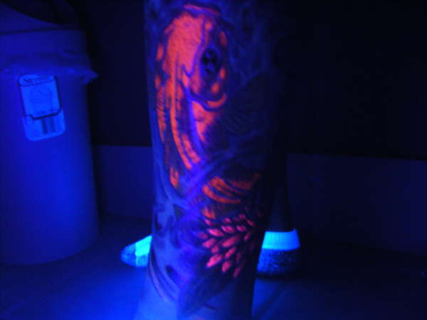 glows under black light tattoo