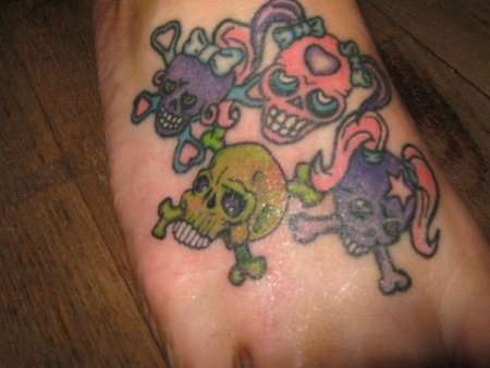 skulls reppin him and his family tattoo