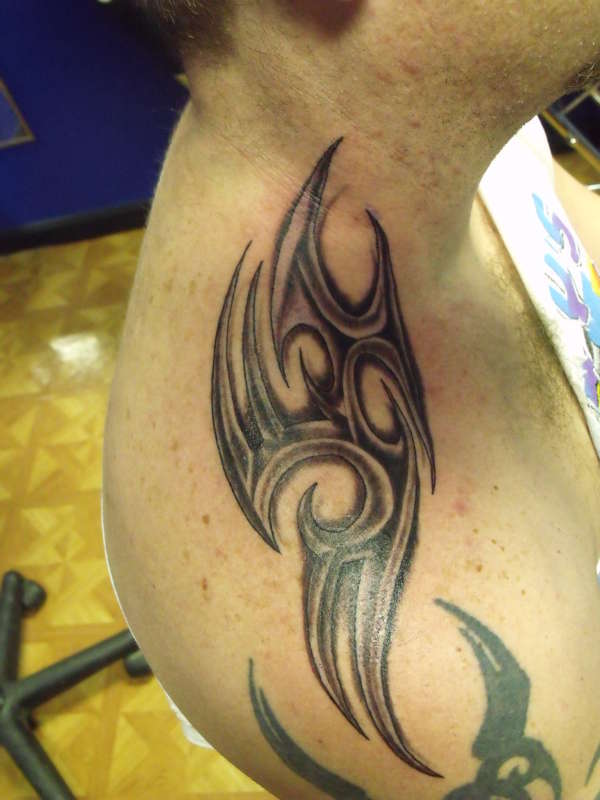 tribal on shoulder tattoo