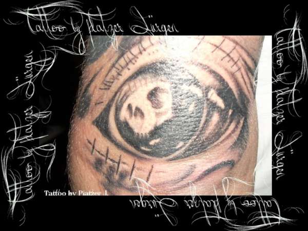 eye tattoo