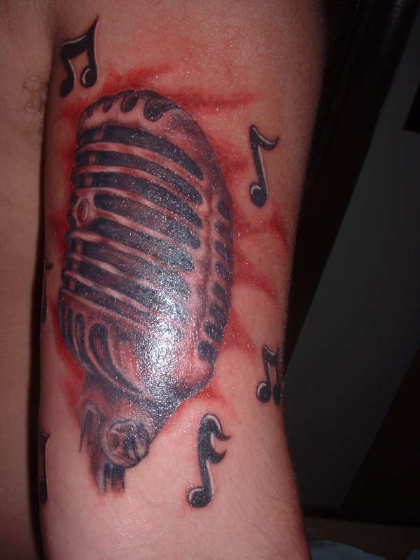 Lk's Mic tattoo