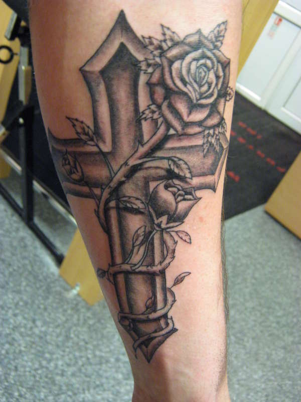 cross an roses tattoo