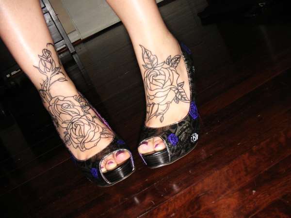 Roses on my feet.. Outline.. tattoo