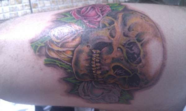 Skull and rose tat tattoo
