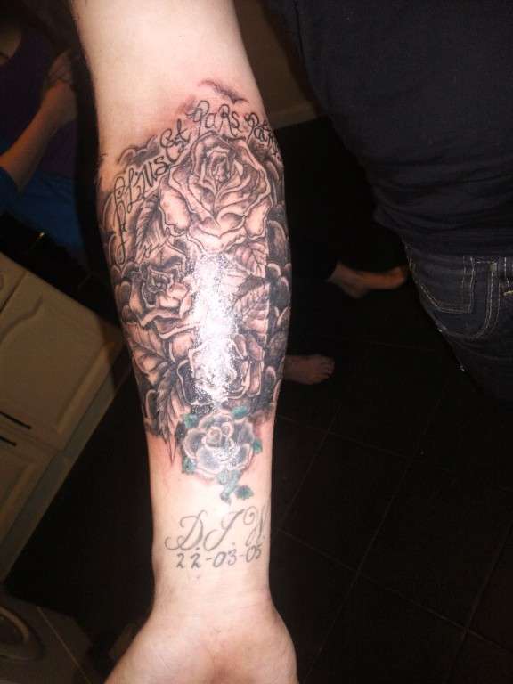 roses tattoo