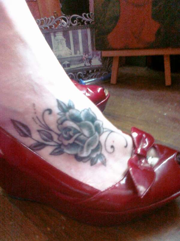 Black and Gray Rose tattoo