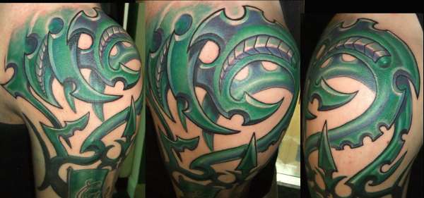 tribal blades by Beto Munoz of Monkeyproink.com tattoo