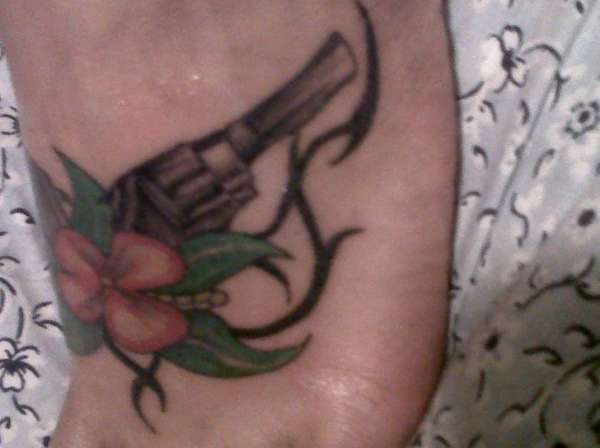 guns n flower tattoo