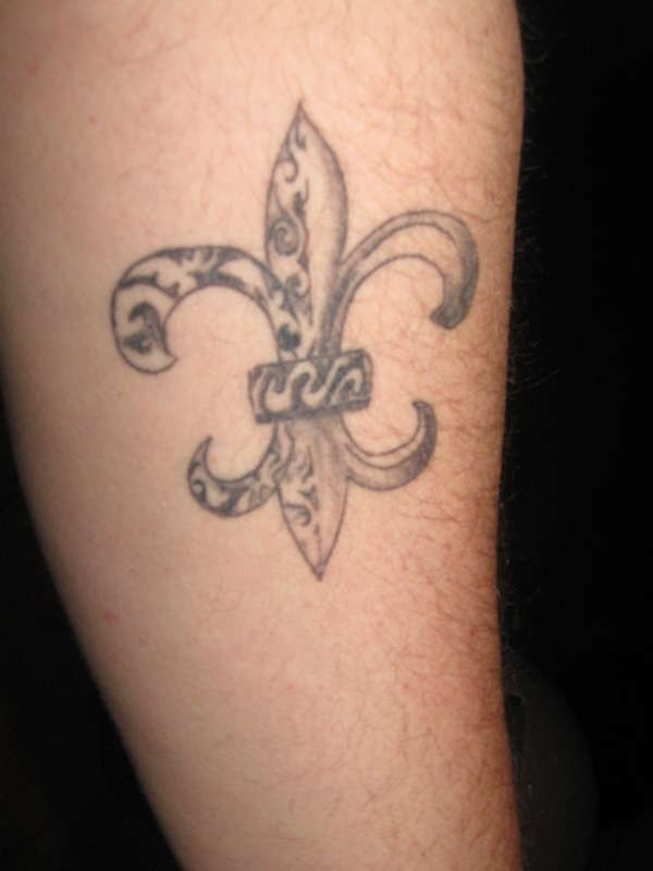 FLEUR DIS LIS tattoo