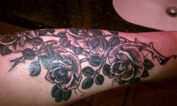 Black and Grey Roses tattoo