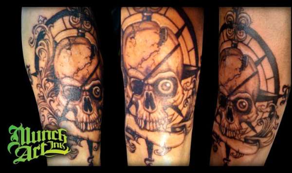 Daves compass skull - Munch Art tattoo