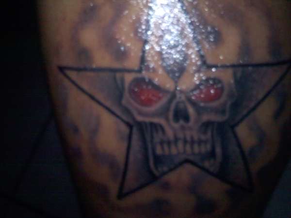 star and skull by gio at luckys tattoos tattoo