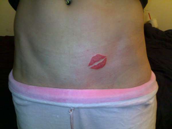kiss lips tattoo