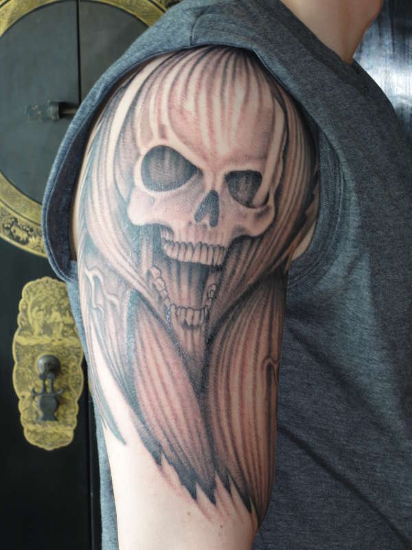 Muscle & Skull tattoo