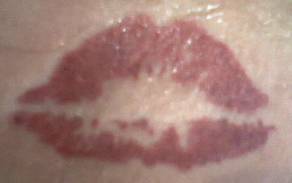 kiss tattoo