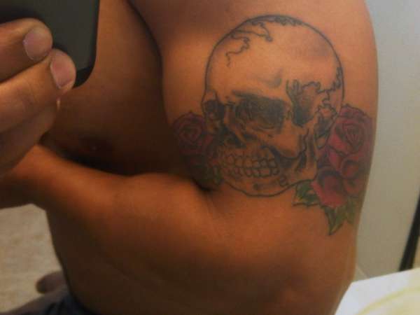 skull and roses tattoo