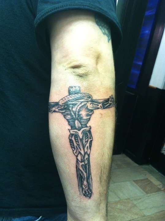 xenomorph cruxific tattoo