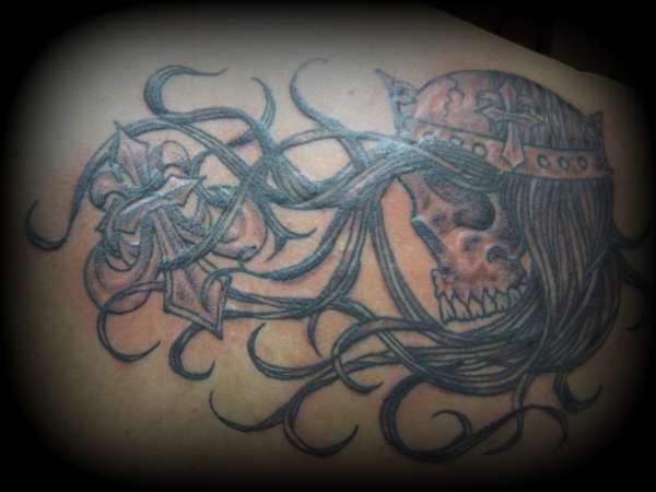 skull and crown tattoo