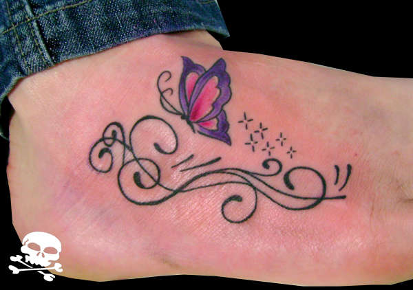 borboleta free hand tattoo