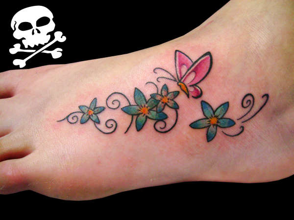 mais uma no pe hehe tattoo