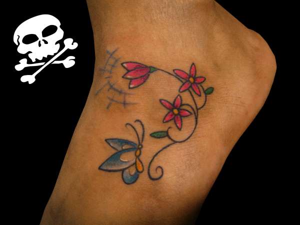 mais uma no pe tattoo