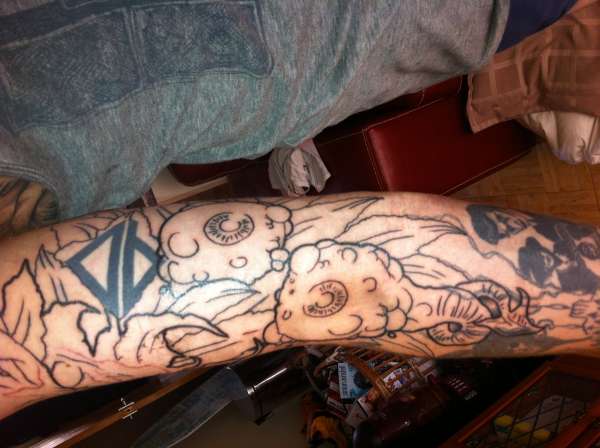 right sleeve outline tattoo