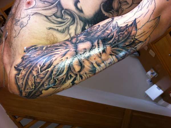 right sleeve upper arm tattoo