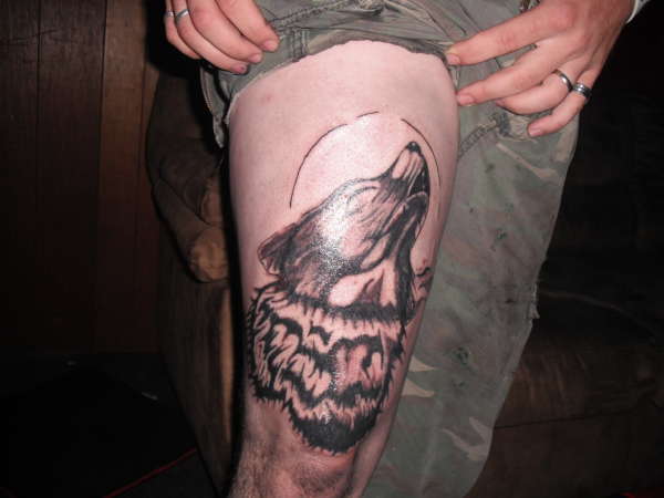 wolf howling at thhe moon tattoo