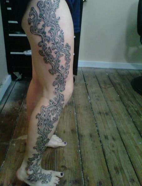 Ivy Tattoo on right leg tattoo