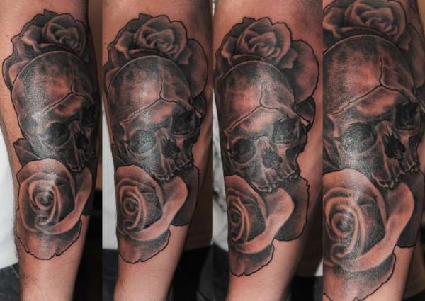 Skull & Roses tattoo