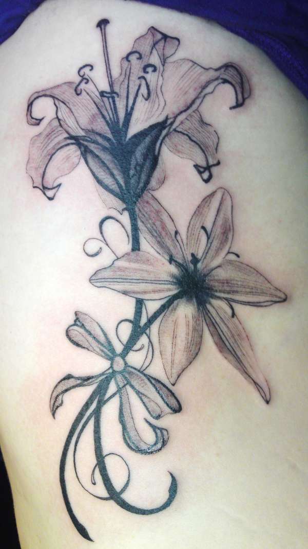 detail flowers tattoo