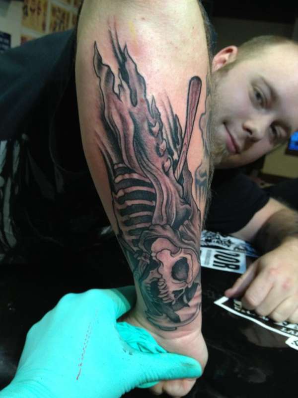 skull on arm tattoo