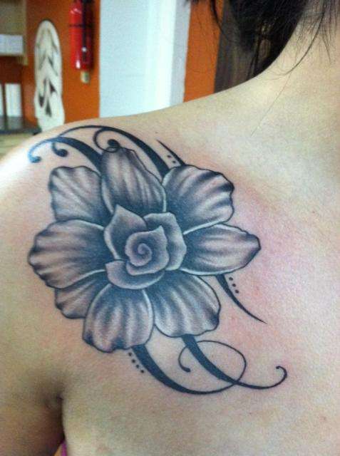 F l o w e r  _  B o m b tattoo