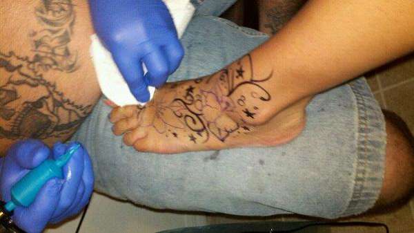tattooing foot tattoo