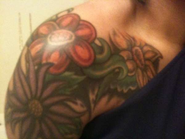 Shoulder - Flowers tattoo