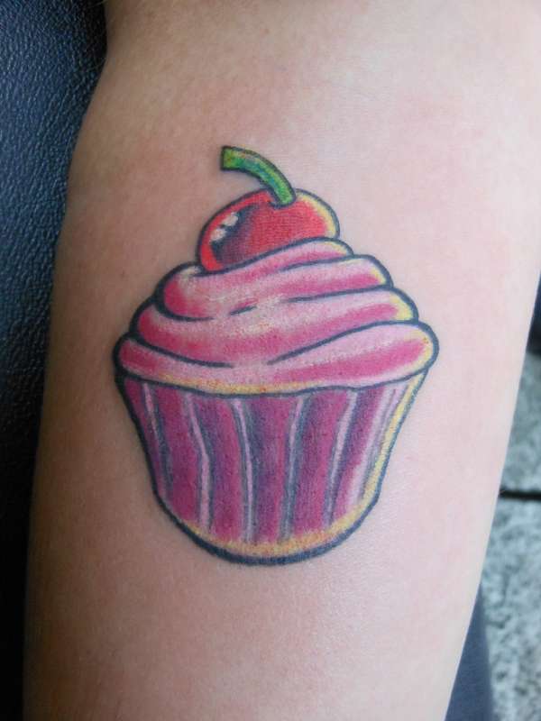 cupcake tattoo by lex @yeppoon tattoo studio tattoo