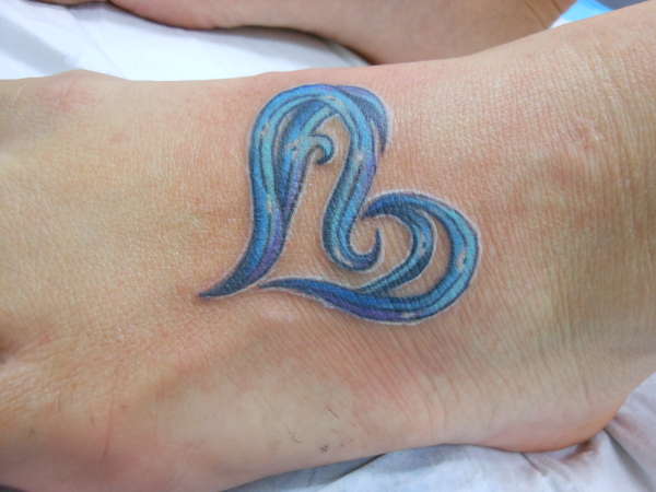 heart tattoo by lex collins at yeppoon tattoo studio tattoo