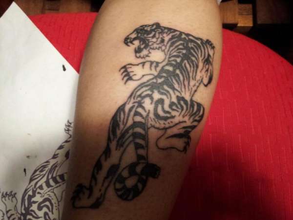 old school tiger on calf tattoo