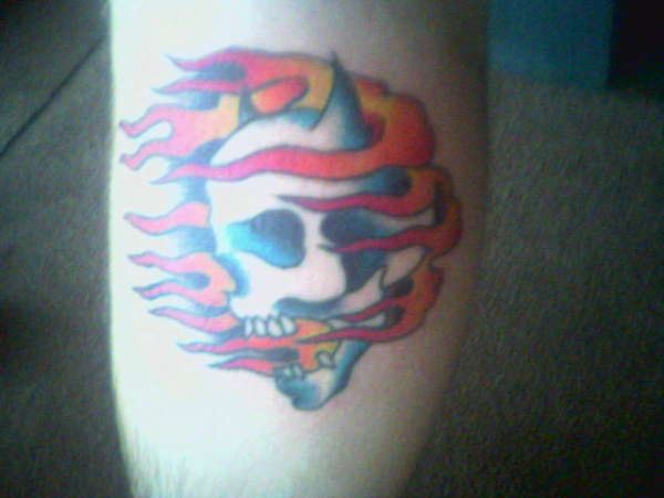 Flamein skull tattoo