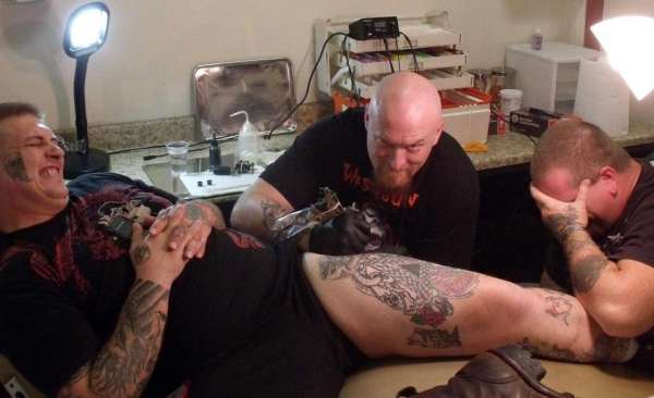 Mike Benneig getting tattooed by Jason Watson !! tattoo