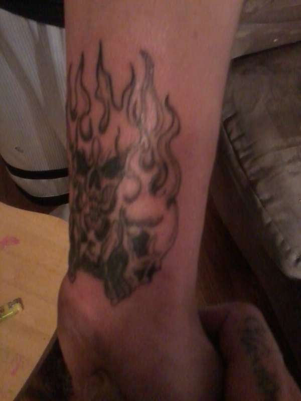 flaming skulls tattoo