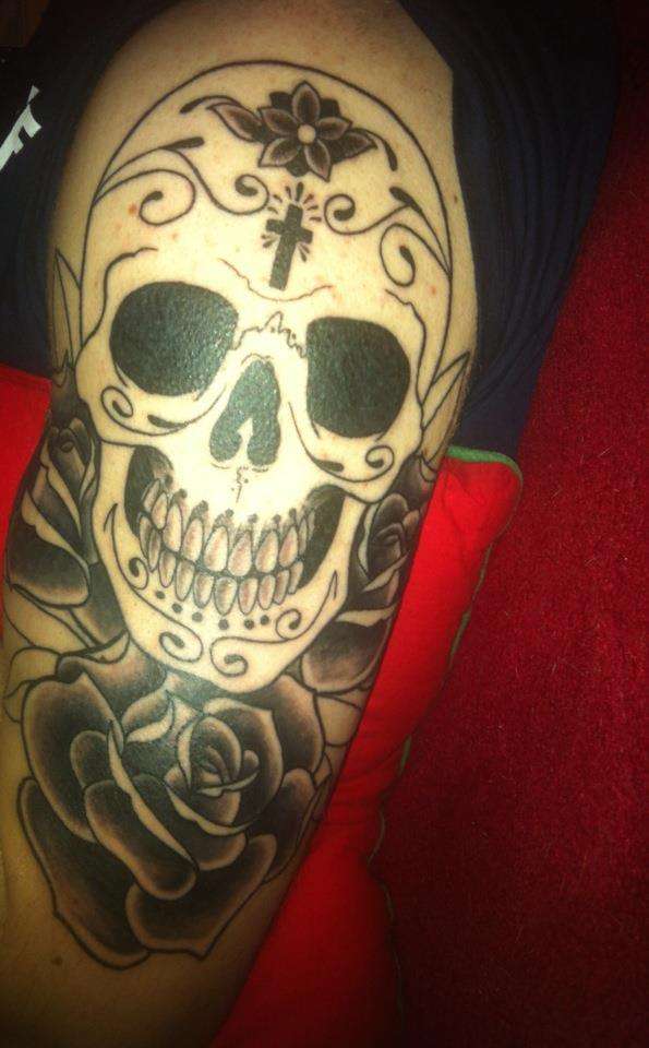 sugar skull, roses tattoo