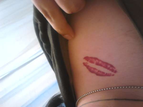 Lips tattoo