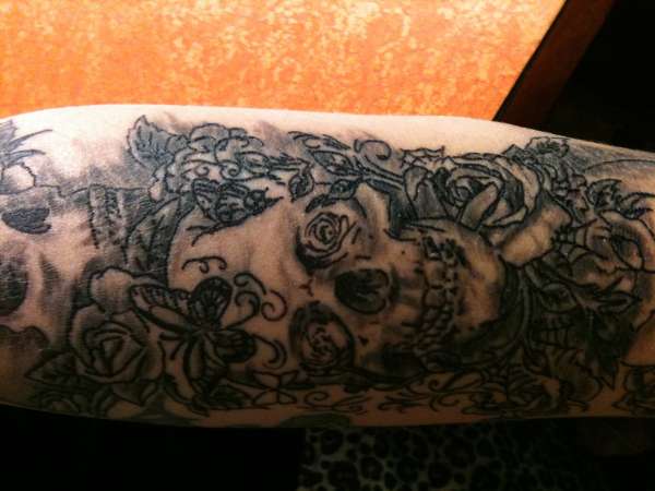 Skull & roses tattoo